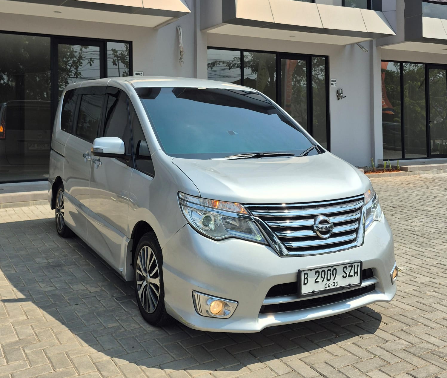 NISSAN SERENA HWS AT